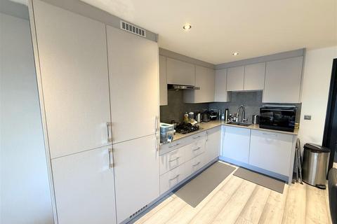 3 bedroom apartment to rent, Watford Way, Mill Hill, NW7