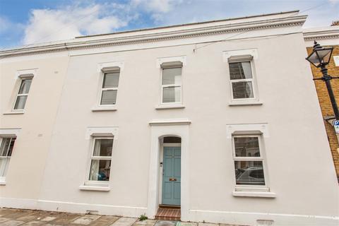 undefined, Ropery Street, Mile End, E3