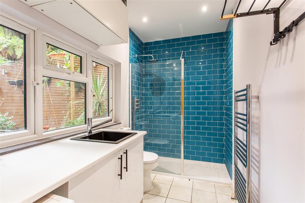 Utility &amp; Shower Room