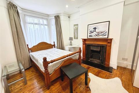 1 bedroom terraced house to rent, Rochester Street, Kent ME4