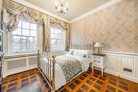 2 bedroom flat for sale, Park Street, London W1K