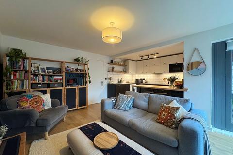 1 bedroom flat for sale, Martlesham Walk, London, NW9