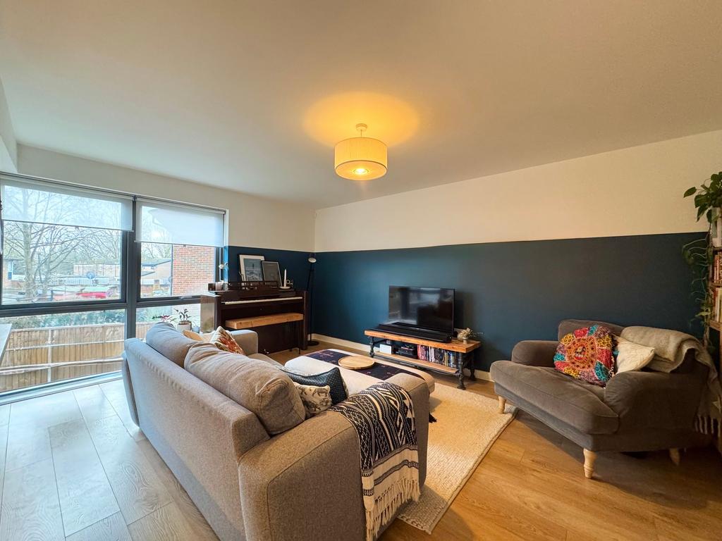 Open plan lounge/dining area