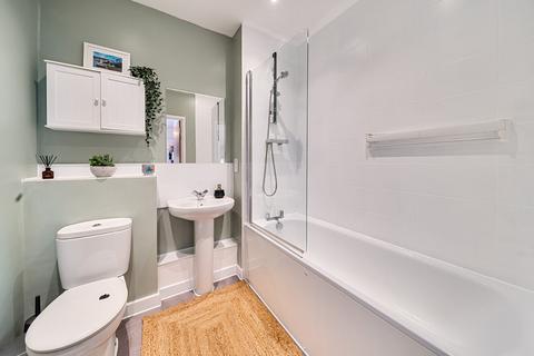 1 bedroom flat for sale, Old Devonshire Road, Balham, London, SW12