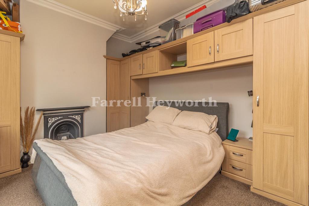 Bedroom 1 image 2