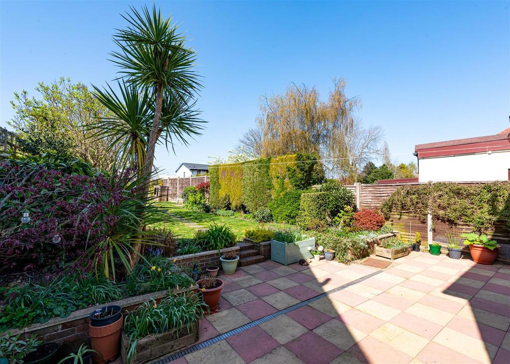 152 Fairview Road-garden1 APR25.jpg