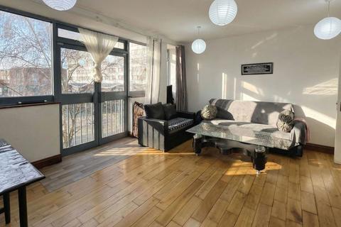 1 bedroom flat for sale, Romford Road, London E7