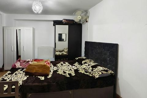 1 bedroom flat for sale, Romford Road, London E7