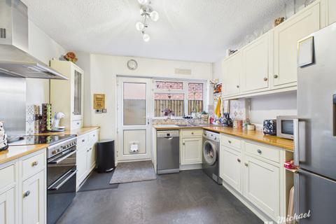 2 bedroom detached bungalow for sale, Irvine Drive, Stoke Mandeville