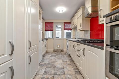 3 bedroom house to rent, Chalkdell Fields, St. Albans
