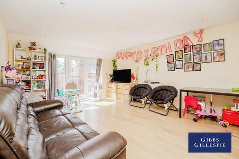 2 bedroom flat to rent, Pembroke Road, Ruislip, HA4