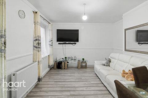 2 bedroom flat for sale, Garnies Close, LONDON