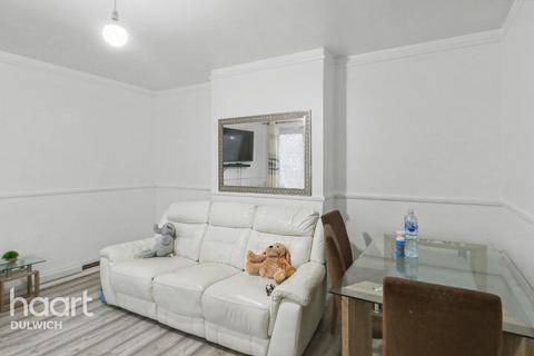 2 bedroom flat for sale, Garnies Close, LONDON