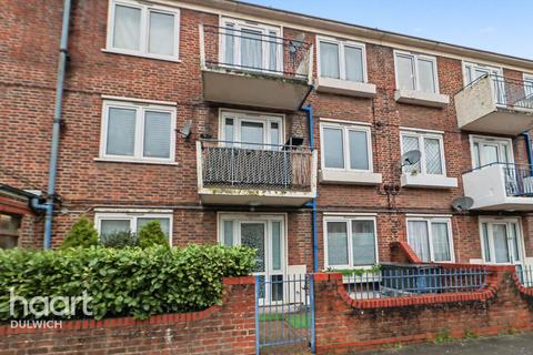 2 bedroom flat for sale, Garnies Close, LONDON