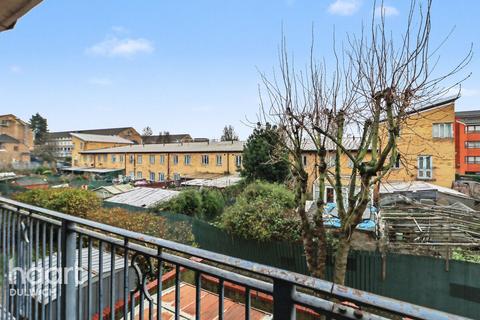 2 bedroom flat for sale, Garnies Close, LONDON