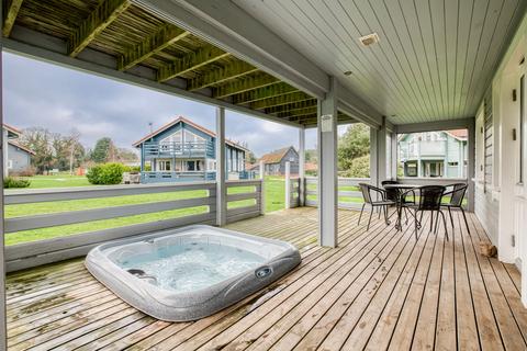 2 bedroom detached house for sale, Fairway Lakes Village, Fritton