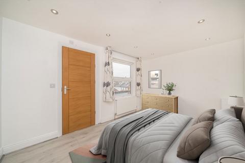 5 bedroom house to rent, St. Leonards Road, London SW14