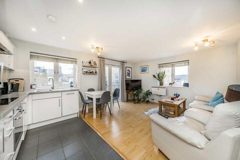2 bedroom flat to rent, Garratt Lane, London SW18