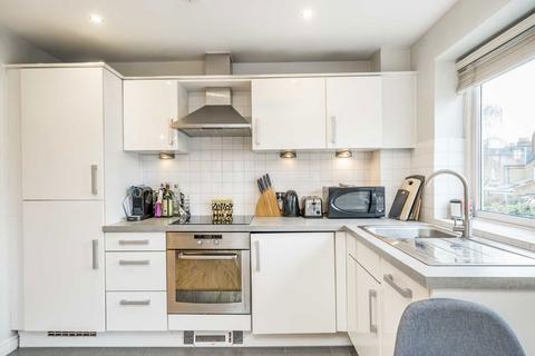 2 bedroom flat to rent, Garratt Lane, London SW18