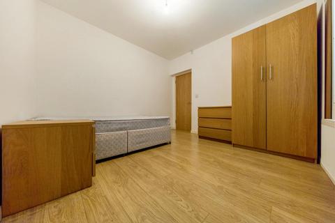 3 bedroom flat to rent, Clifton Mansions, SW9
