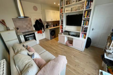 1 bedroom flat to rent, Parkland Grove, Ashford TW15