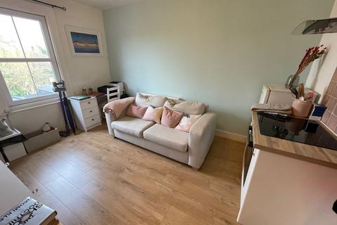 1 bedroom flat to rent, Parkland Grove, Ashford TW15