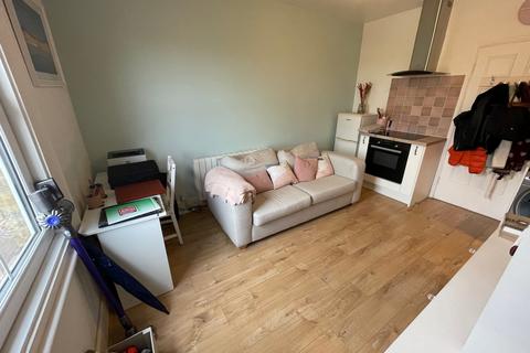 1 bedroom flat to rent, Parkland Grove, Ashford TW15