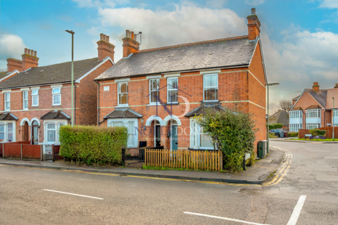 3 bedroom semi-detached house for sale, Guildford Road, Chertsey, KT16