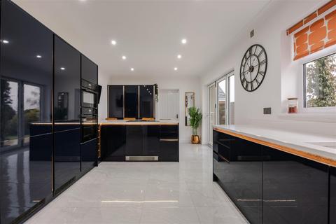 4 bedroom detached house for sale, Melton Road, Wrawby