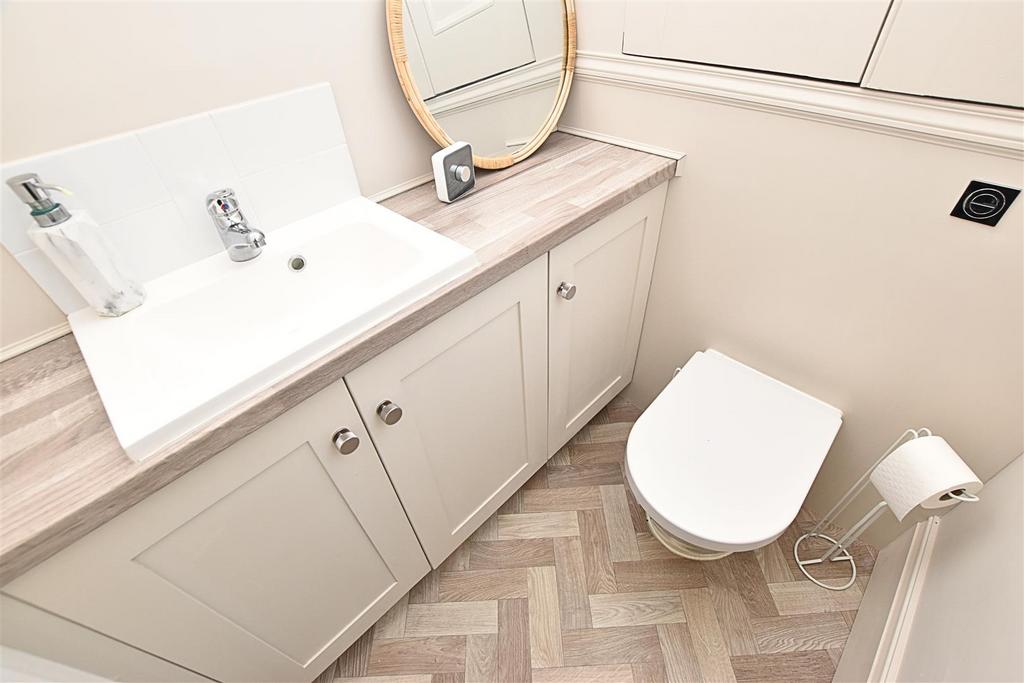 Cloakroom/wc
