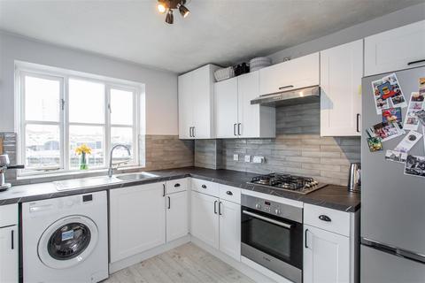 2 bedroom flat for sale, Riley House, Bow, E3