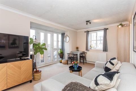 2 bedroom flat for sale, Riley House, Bow, E3