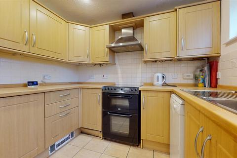 3 bedroom end of terrace house for sale, Rosemullion Avenue, Milton Keynes MK4