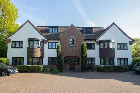 2 bedroom flat to rent, Paveley House, Chichester