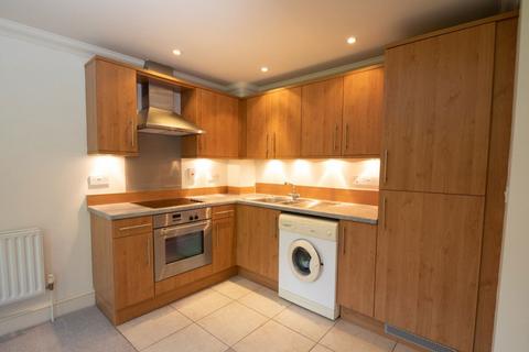 2 bedroom flat to rent, Paveley House, Chichester