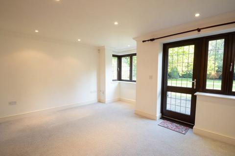 2 bedroom flat to rent, Paveley House, Chichester