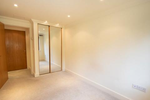 2 bedroom flat to rent, Paveley House, Chichester