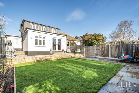 4 bedroom bungalow for sale, 7 Victor Gardens