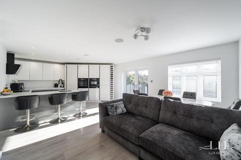 4 bedroom bungalow for sale, 7 Victor Gardens