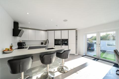 4 bedroom bungalow for sale, 7 Victor Gardens
