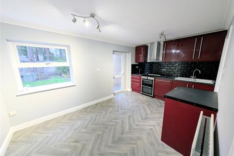 3 bedroom terraced house to rent, Fencote, Berkshire RG12