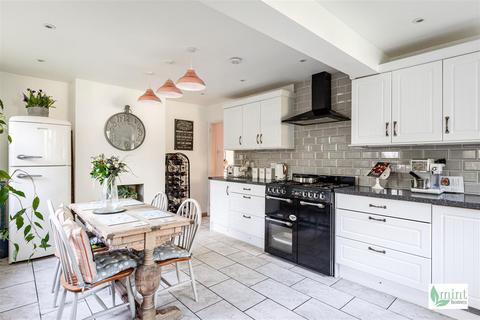 undefined, Bagshot Road, Woking GU24