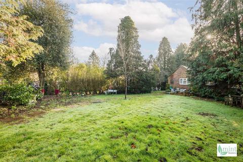 undefined, Bagshot Road, Woking GU24