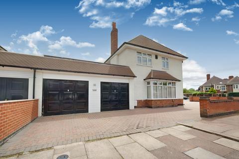 4 bedroom detached house for sale, Stoughton Drive North, Leicester LE5