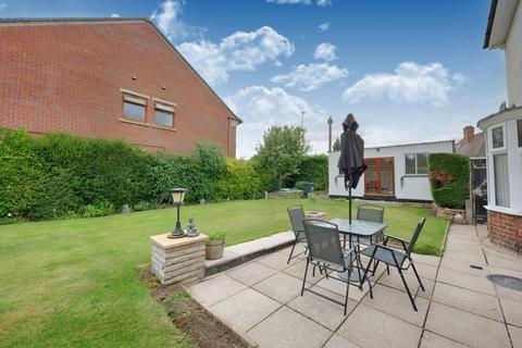 4 bedroom detached house for sale, Stoughton Drive North, Leicester LE5