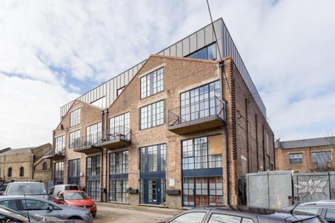 Studio to rent, Stewarts Place, SW2