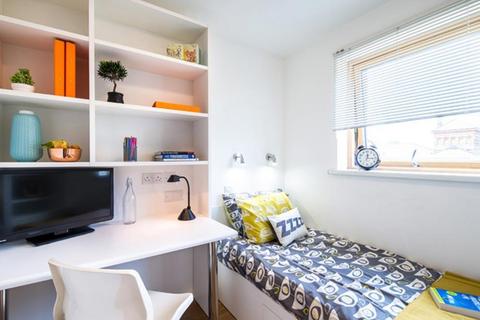 1 bedroom in a flat share to rent, Herne Hill, London SE24