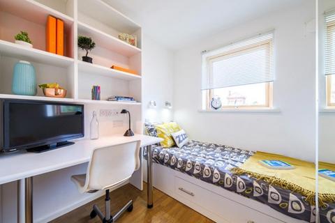 1 bedroom in a flat share to rent, Herne Hill, London SE24