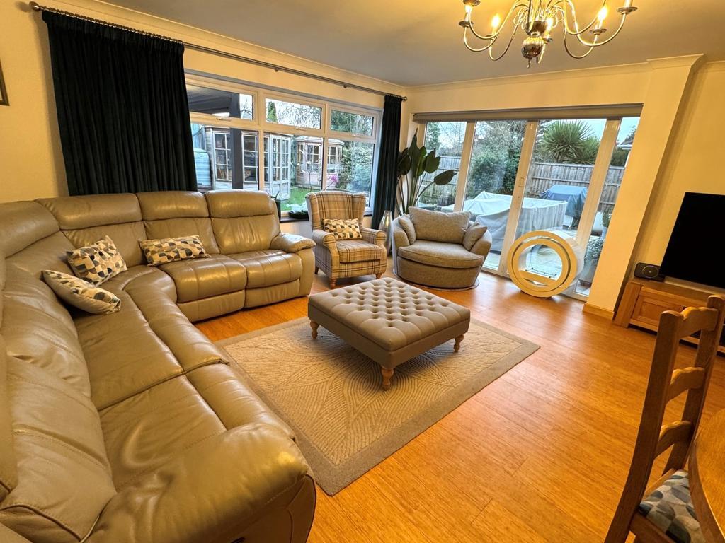 Lounge Right