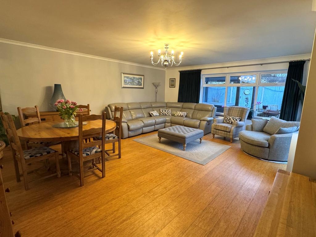 Lounge Left